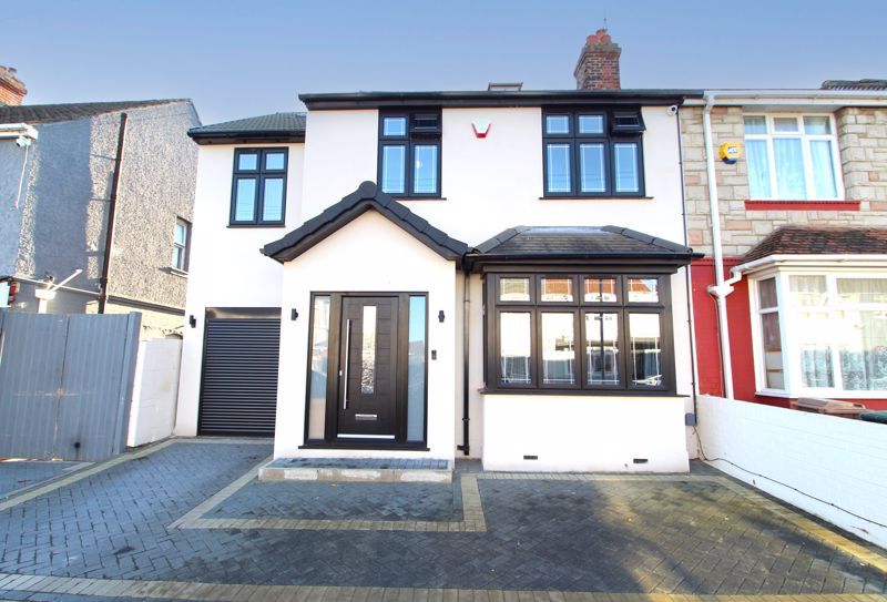 6 bed end terrace house for sale in Maryport Road, Luton LU4, £475,000