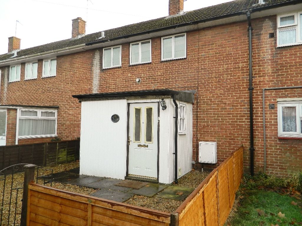 2 bed terraced house to rent in Green, Millbrook, Southampton