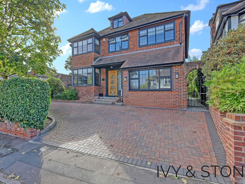 5 bed detached house for sale in Park Avenue, Woodford Green, Essex IG8