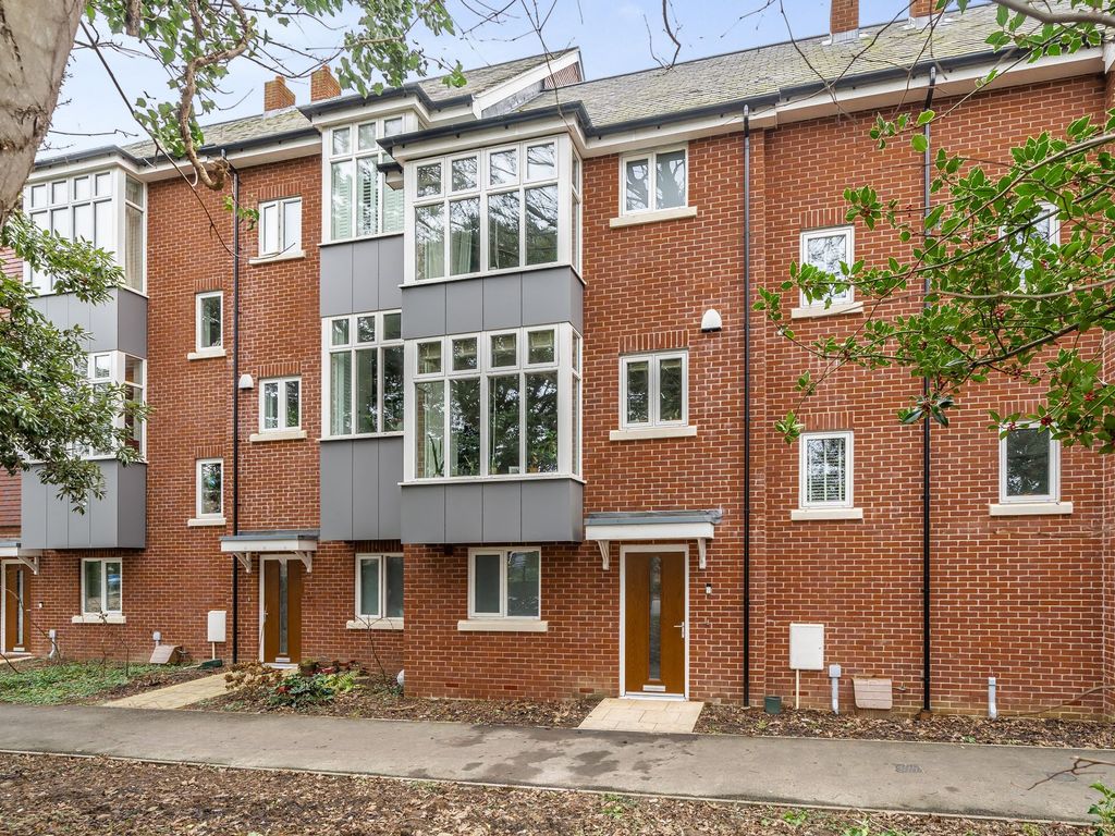 4 bed town house for sale in Shorncliffe Road, Folkestone CT20, £