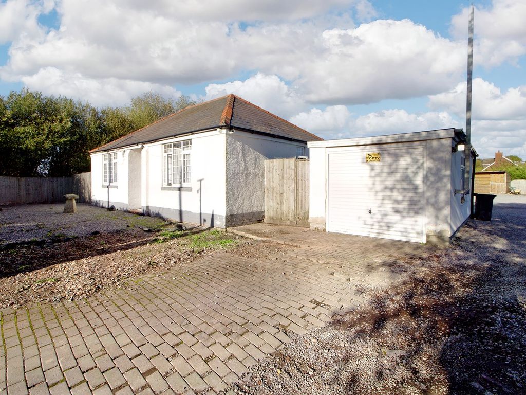 3 bed detached bungalow for sale in Broad Street Common, Peterstone