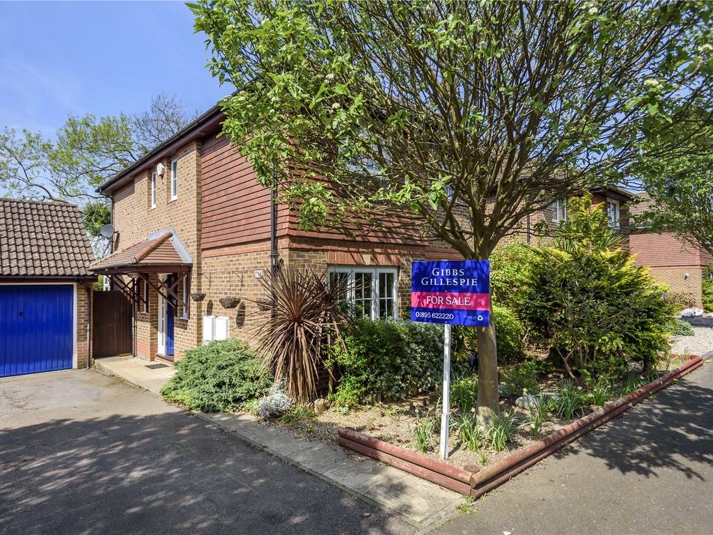 4 bed detached house for sale in Barrington Drive, Harefield, Middlesex