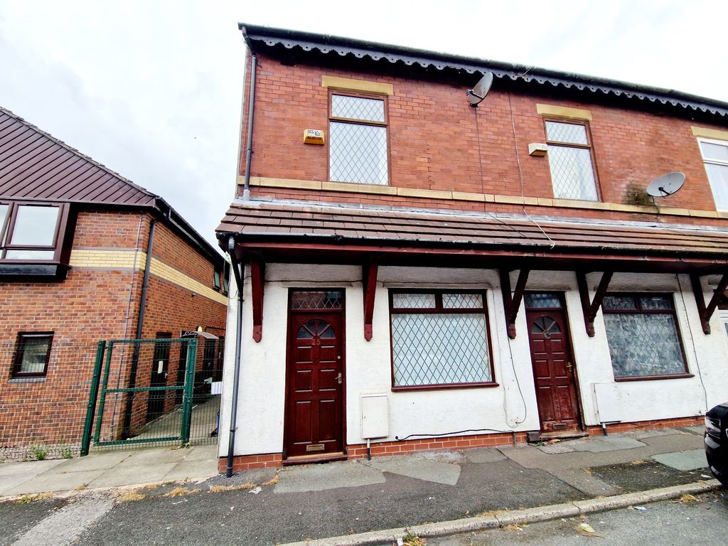 3 bed end terrace house to rent in Victoria Street, Radcliffe