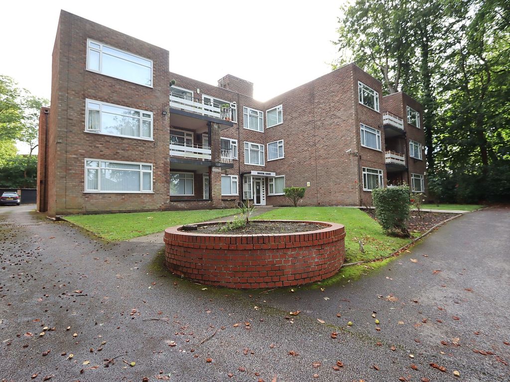 2 bed flat to rent in Bury Old Road, Bristol Court M7, £895 pcm Zoopla
