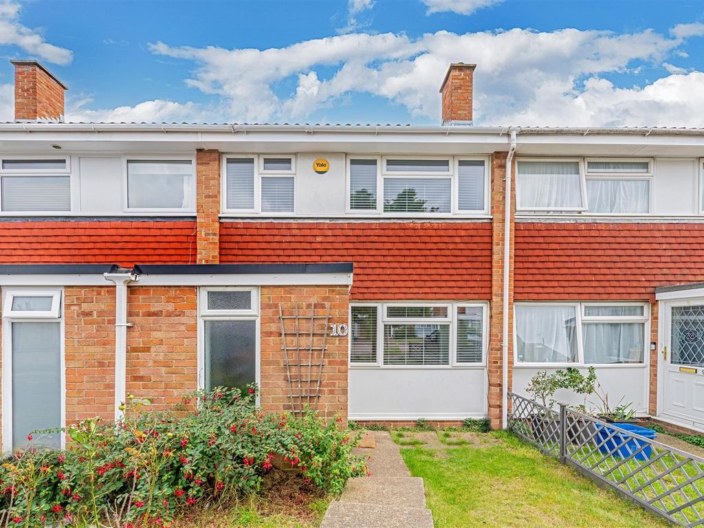 3 bed property to rent in Browning Close, Hampton TW12, £2,200 pcm Zoopla