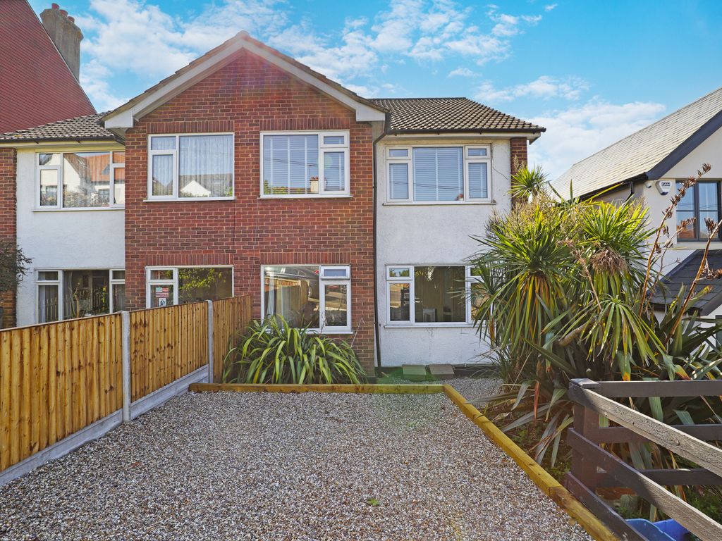 2 bed maisonette for sale in Queens Road, Loughton, Essex IG10, £ ...