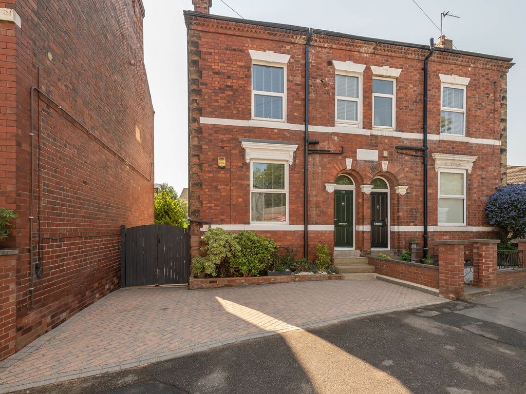 5 bed semidetached house for sale in Thornes Lane, Wakefield, West