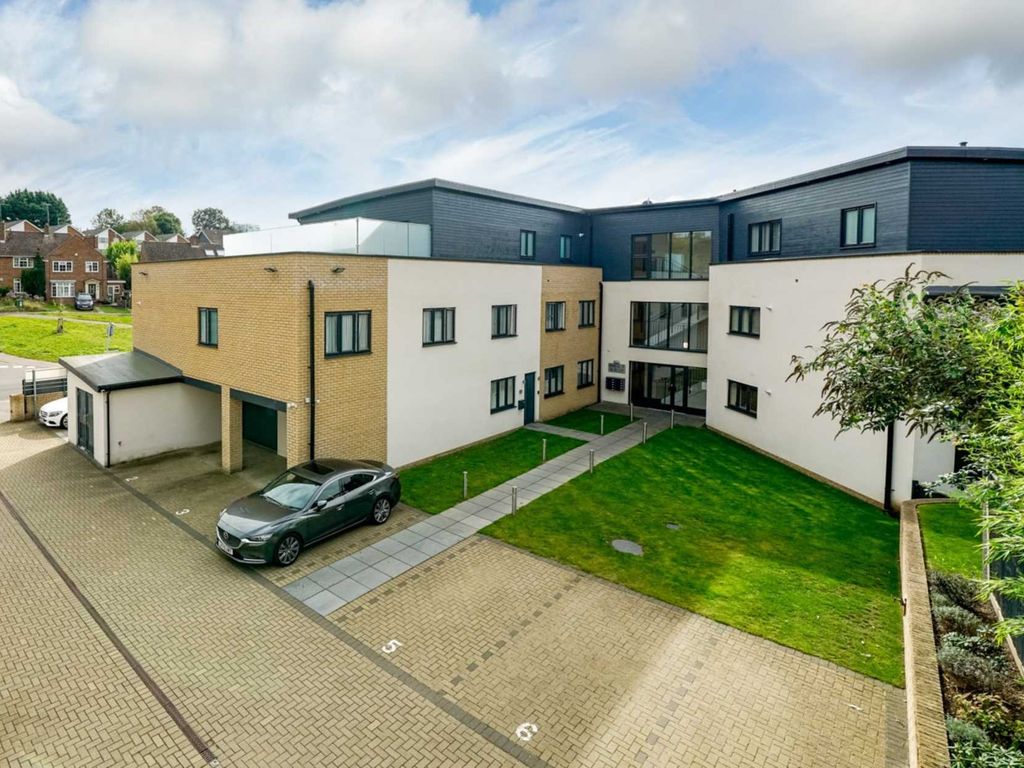 Leinster Court, Beechfield Road, Boxmoor HP1  