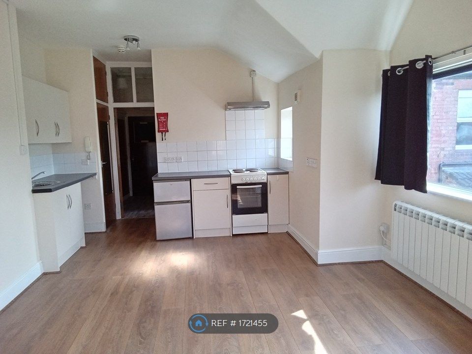 Studio to rent in Frome Road, Trowbridge BA14, £550 pcm Zoopla