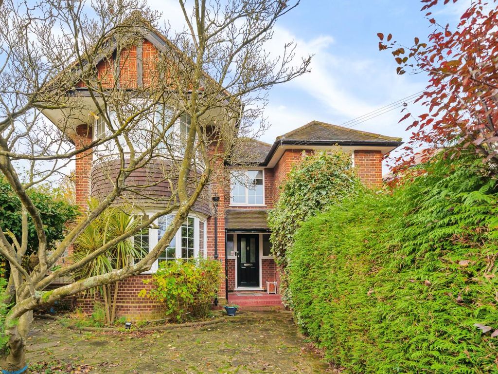 5 bed detached house for sale in Barn Crescent, Stanmore HA7, £