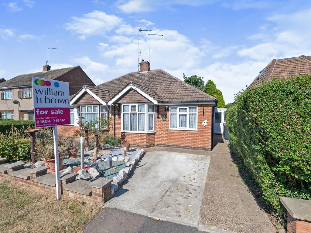 2 bed semidetached bungalow for sale in Deancourt Drive, Duston