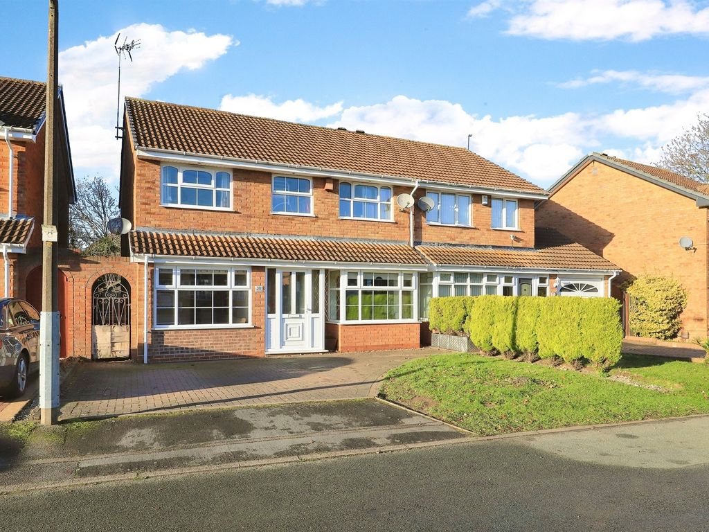4 bed semidetached house for sale in Sorrel Close, Featherstone