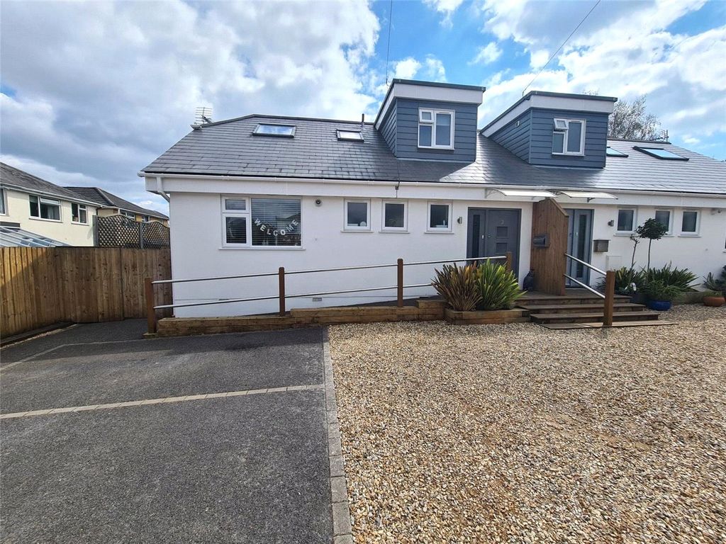 3 bed semidetached house for sale in Rayners Drive, Parkstone, Poole