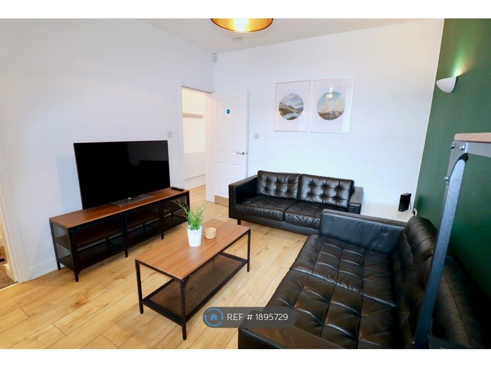 4 bed terraced house to rent in Oxford Street, Middlesbrough TS1, £563