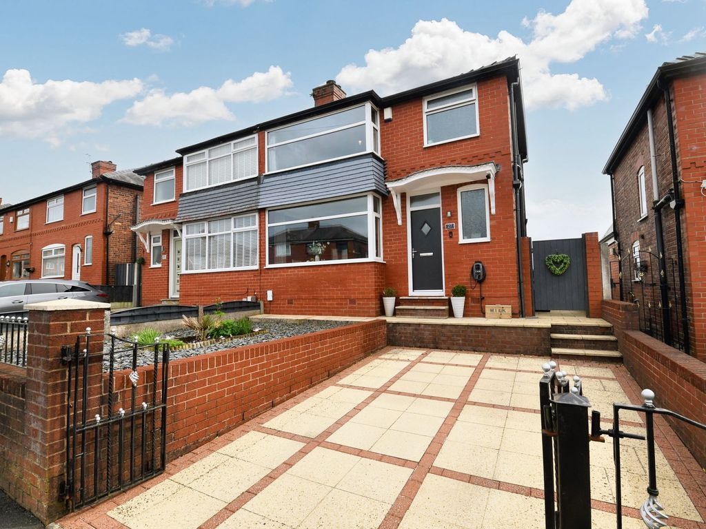 3 bed semidetached house for sale in Sunningdale Drive, Salford M6, £