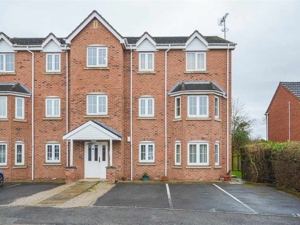 3 bed flat for sale in Lakeside Court, Normanton WF6, £117,500 Zoopla