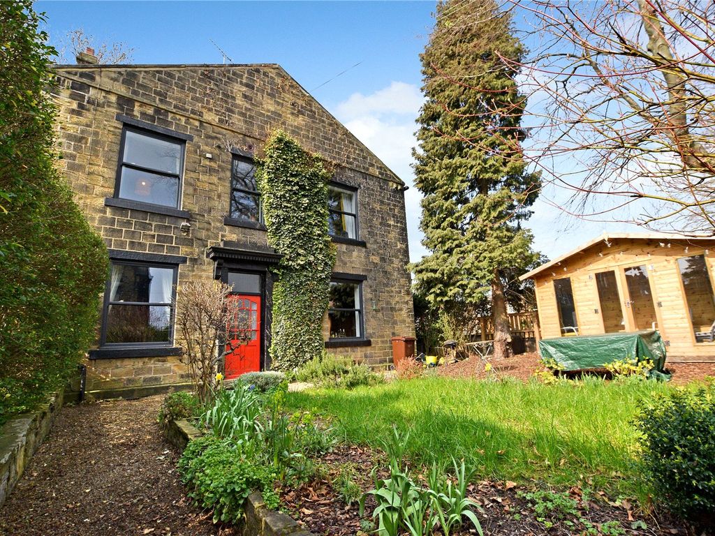 3 bed terraced house to rent in Upper Town Street, Bramley, Leeds LS13