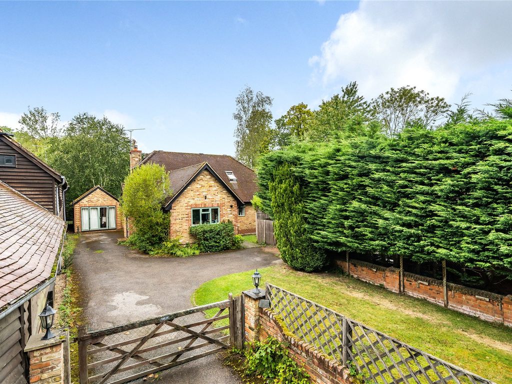 4 bed detached house for sale in Pirbright, Woking, Surrey GU24, £