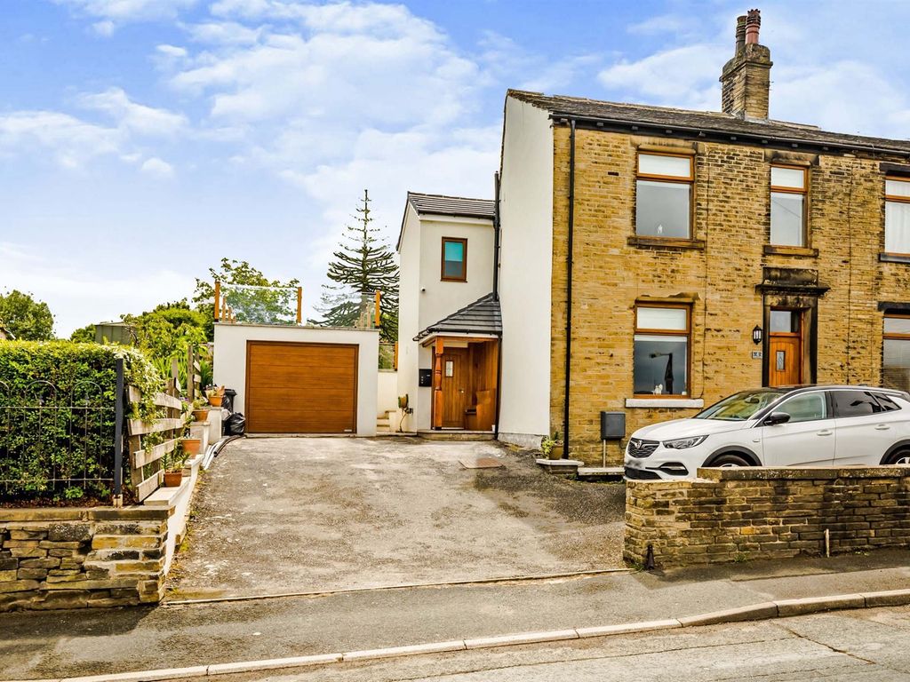 3 bed end terrace house for sale in Lower Edge Road, Elland, Halifax