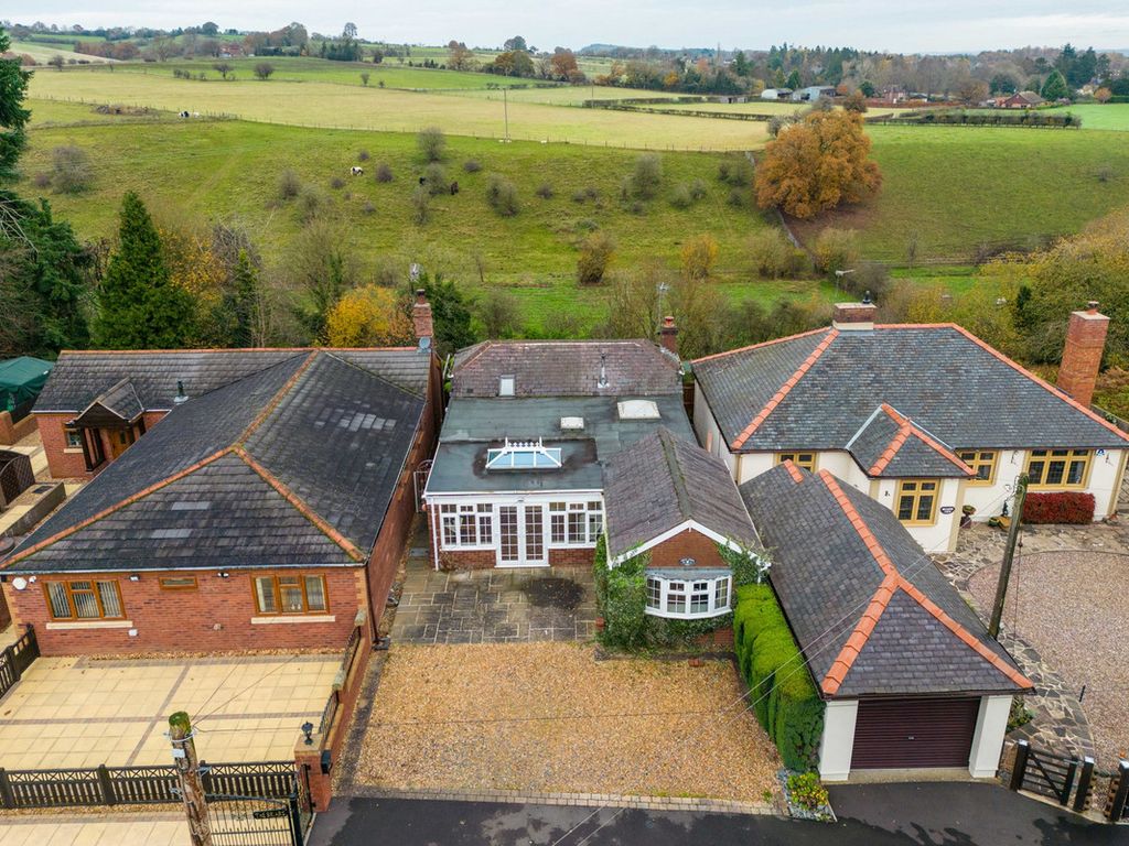 2 bed bungalow for sale in Bridgnorth Road, Kidderminster