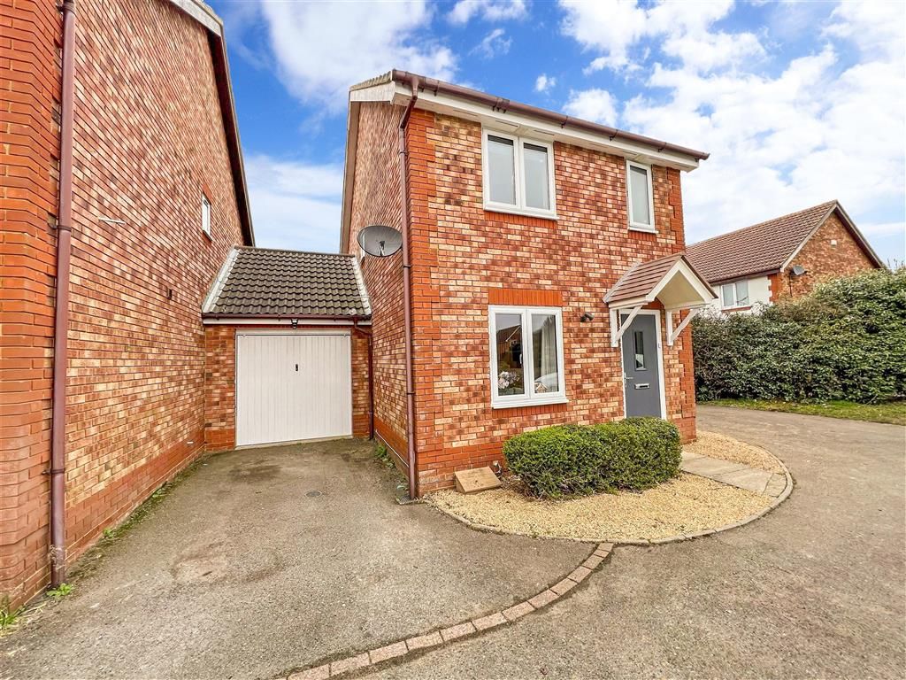 3 bed detached house for sale in Smithy Drive, Kingsnorth, Ashford