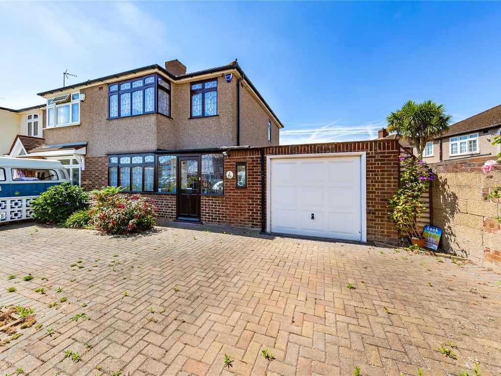 3 bed end terrace house for sale in Guysfield Drive, Rainham RM13 Zoopla