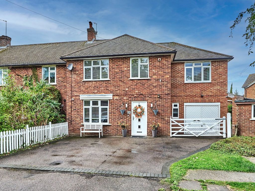 4 bed end terrace house for sale in Hazelwood Drive, St. Albans
