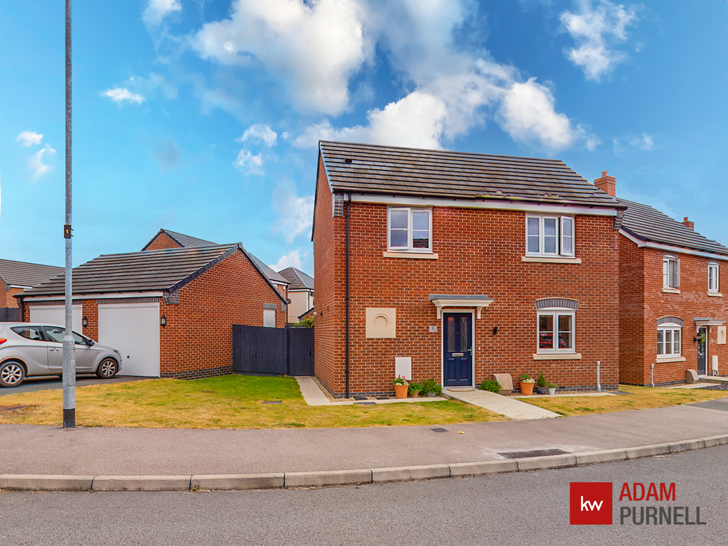 3 bed detached house for sale in Oronsay Close, Hinckley