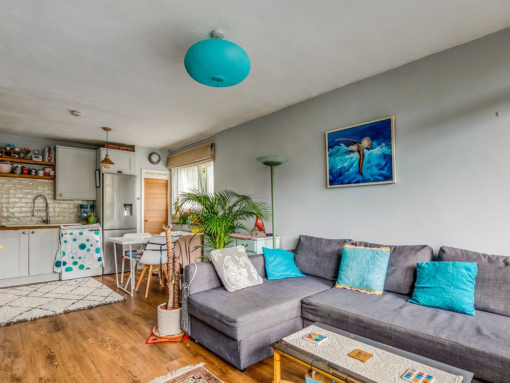 2 bed flat for sale in Strathdon Drive, London SW17 Zoopla