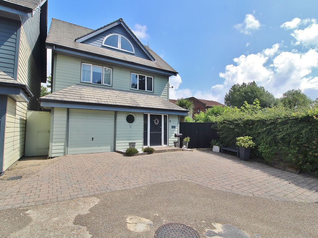 4 bed detached house for sale in Parkside Close, Purbrook