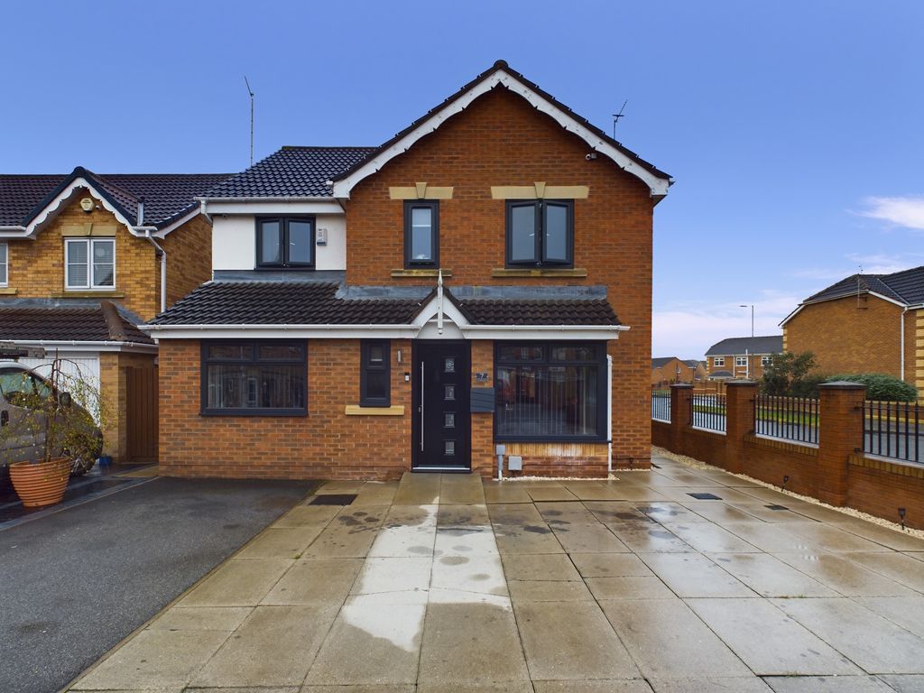 4 bed detached house for sale in Hazeltine Court, Normanton WF6, £