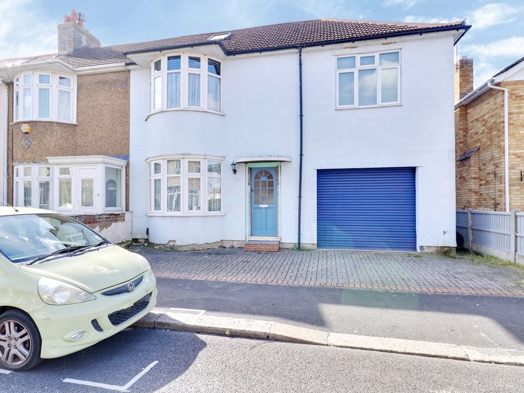 4 bed end terrace house for sale in Melville Road, Rainham RM13 Zoopla