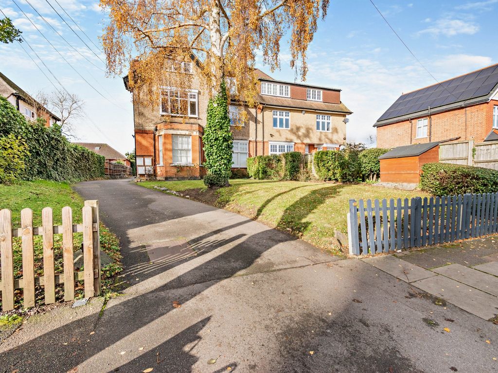 1 bed flat for sale in Murray Road, Northwood HA6, £349,950 Zoopla