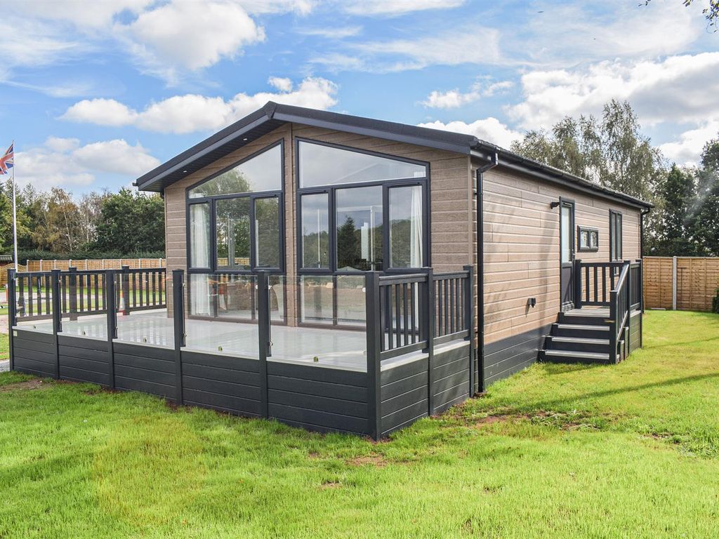 2 bed mobile/park home for sale in Dunley, StourportOnSevern DY13, £