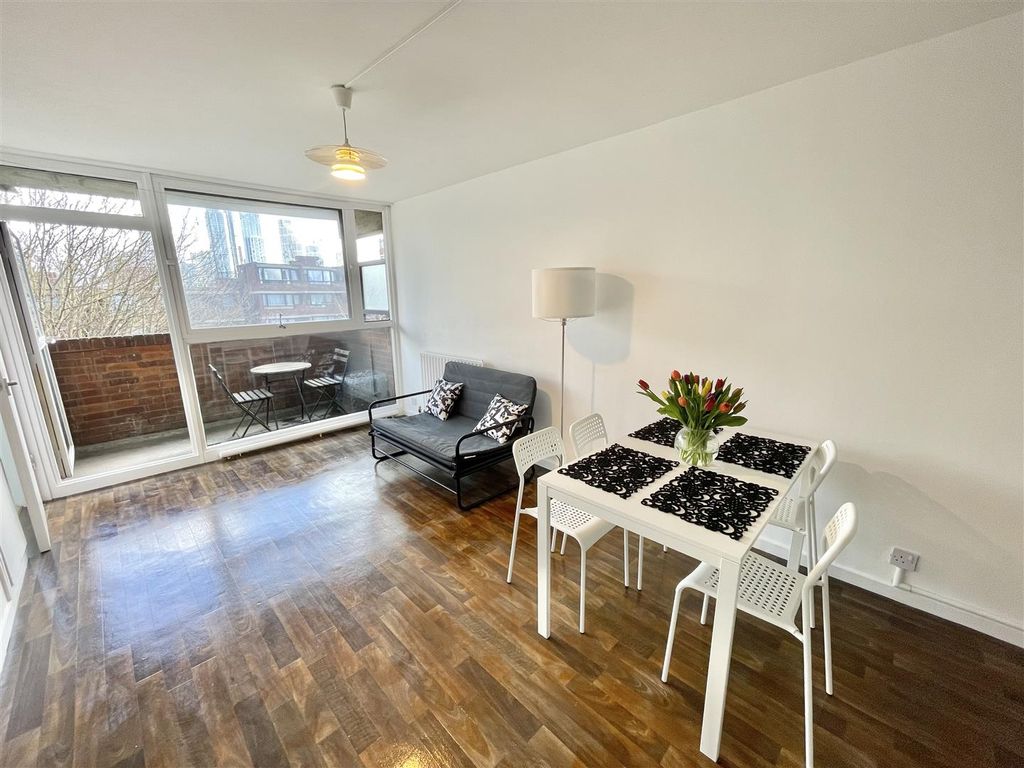 Studio to rent in Vauxhall Bridge Road, Pimlico, London SW1V Zoopla