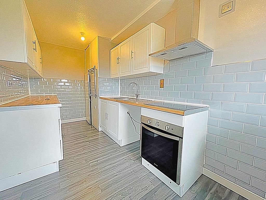 2 bed flat to rent in Beacon View Road, West Bromwich B71 Zoopla