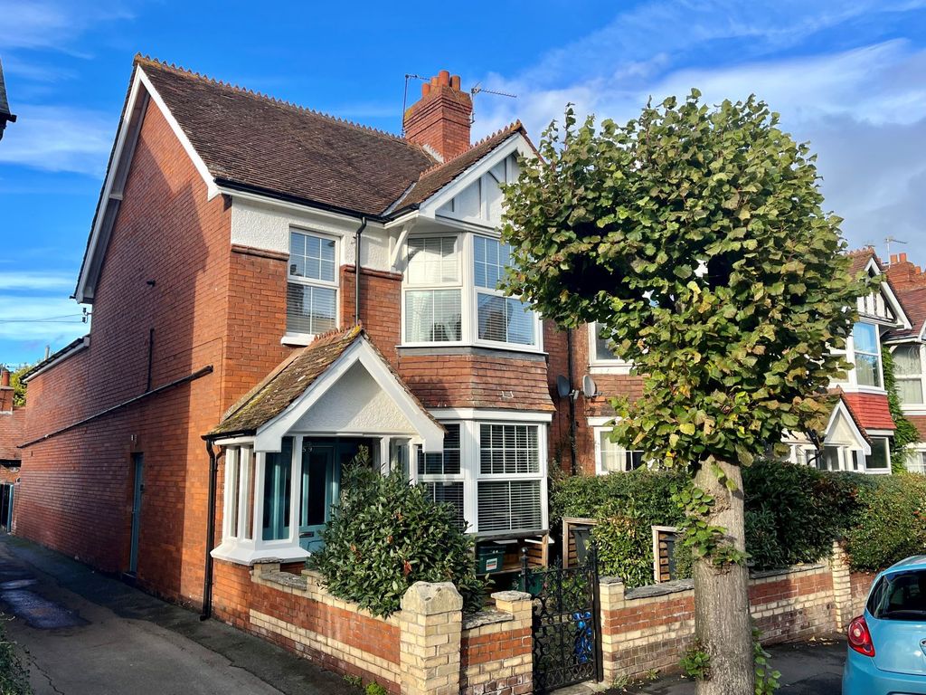 3 bed flat to rent in Summerland Avenue, Minehead TA24, £950 pcm Zoopla