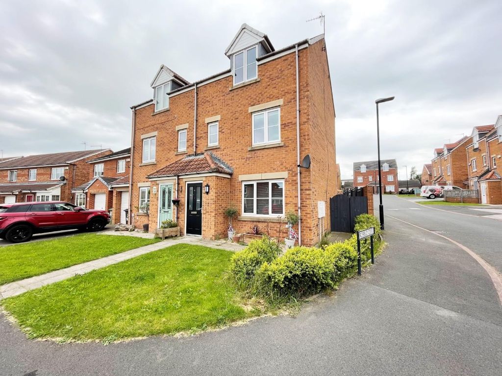 3 bed semidetached house for sale in Silverbirch Road, Cuthbert