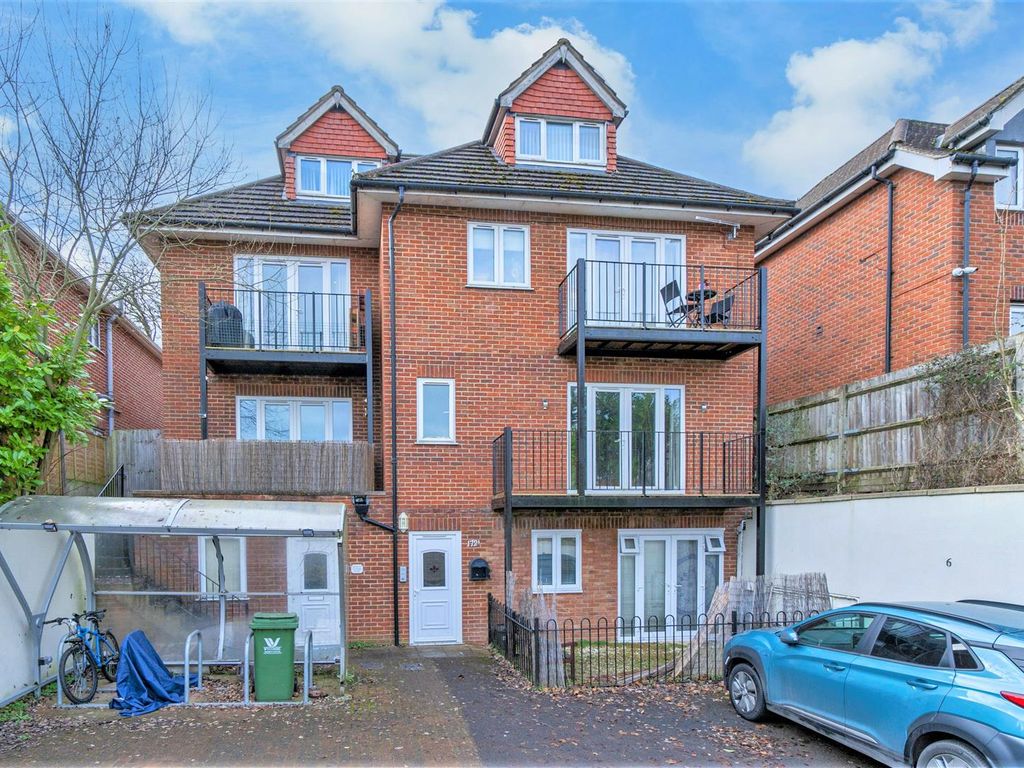 2 bed flat for sale in Kingsmead Road, High HP11 Zoopla
