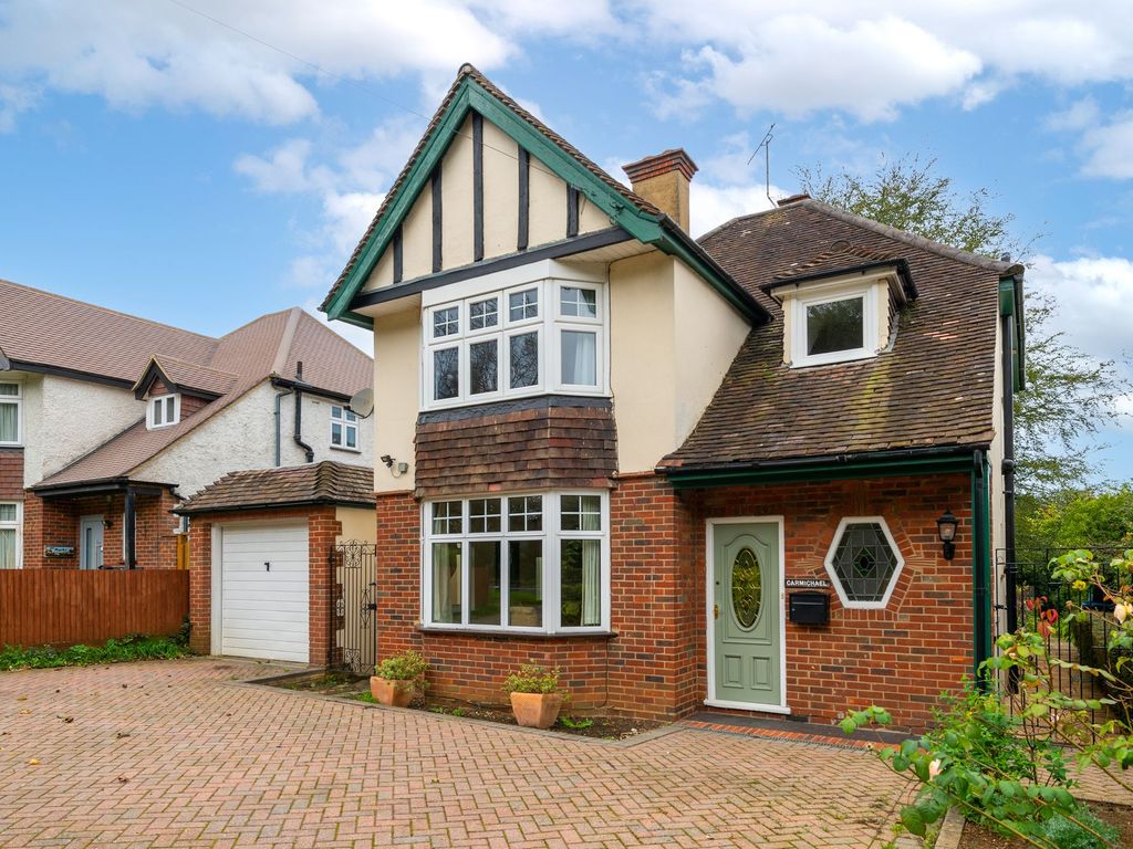 4 bed detached house for sale in Godstone Road, Bletchingley RH1, £