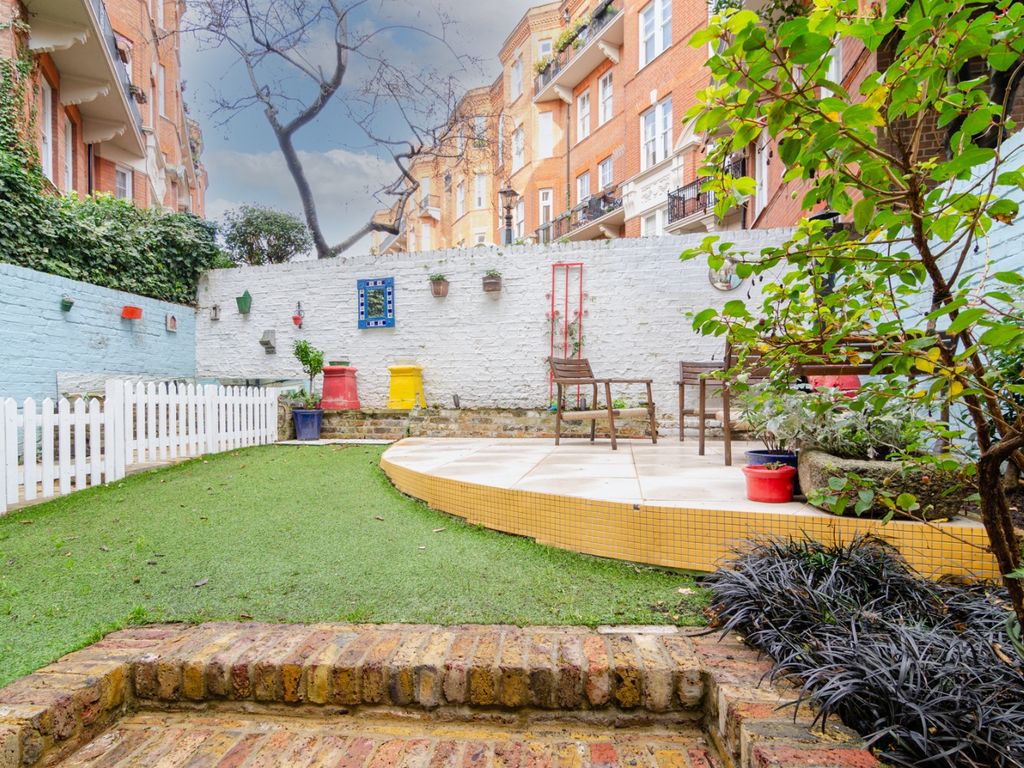 2 bed flat for sale in Beaumont Crescent, London, Greater London W14