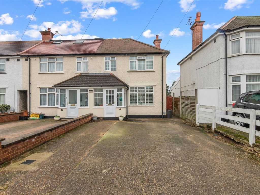 3 bed end terrace house for sale in Blandford Waye, Hayes UB4, £520,000