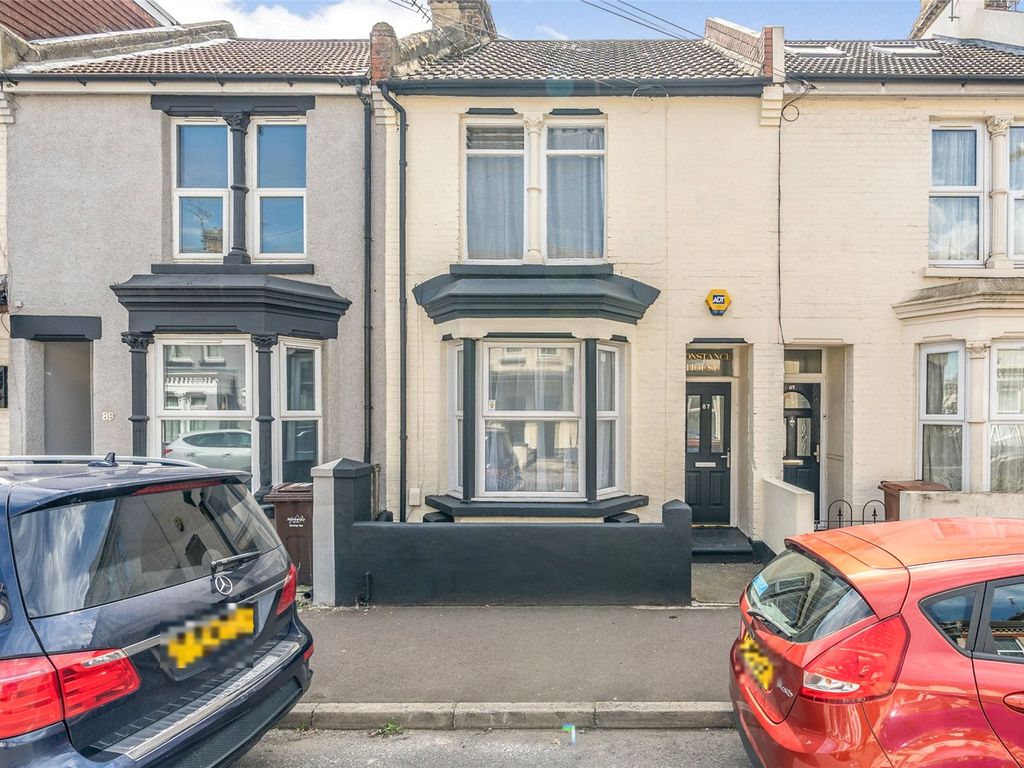 1 bed flat for sale in Balmoral Road, Gillingham, Kent ME7, £160,000 Zoopla