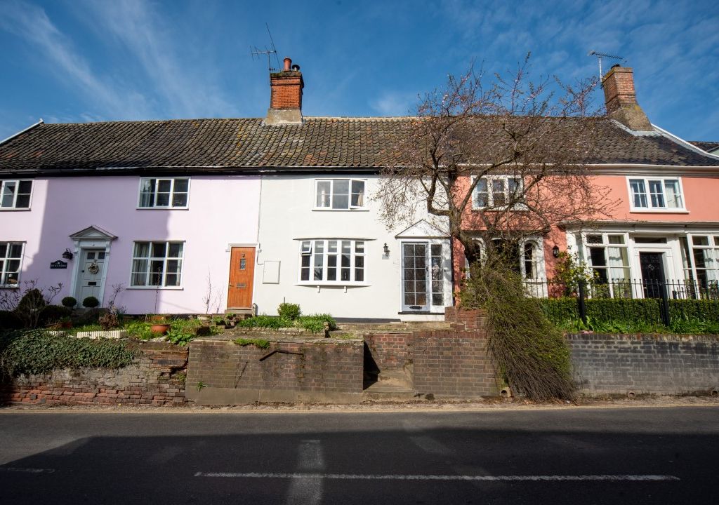 3 bed terraced house for sale in Denmark Street, Diss IP22, £300,000