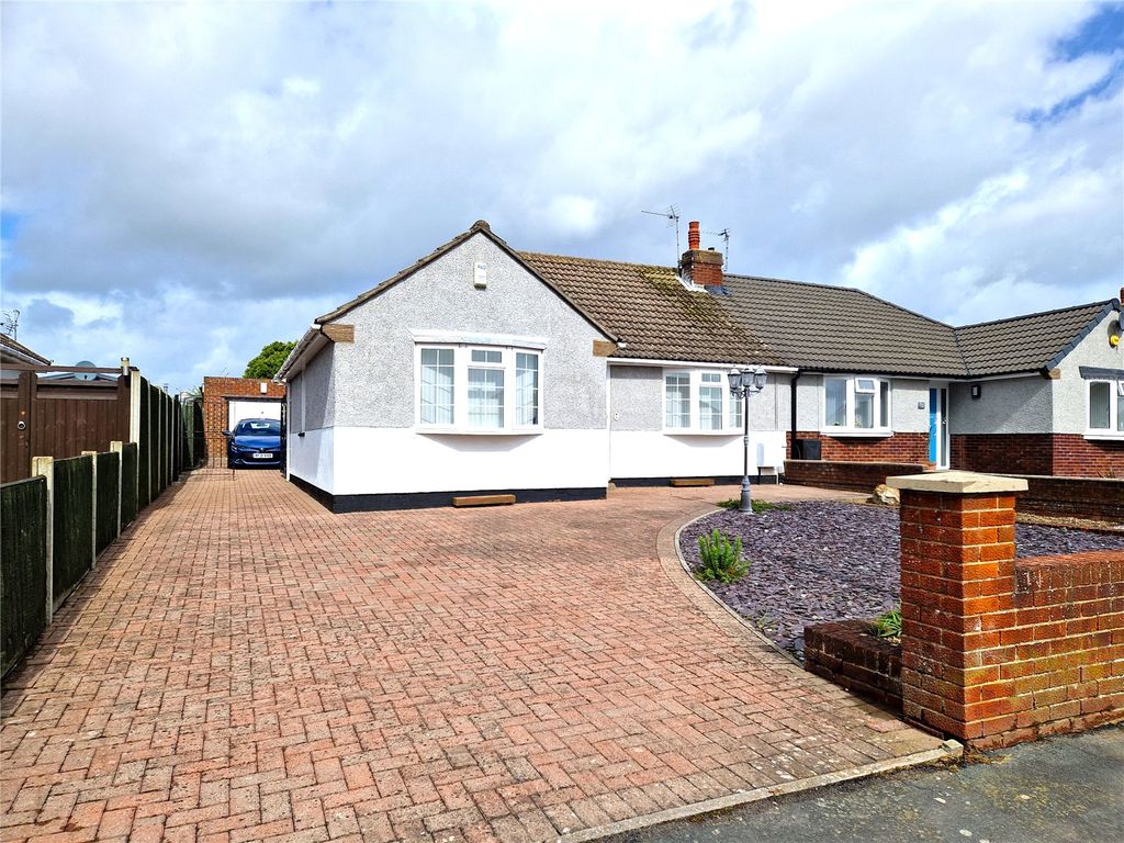 3 bed bungalow for sale in Cullerne Road, Coleview, Swindon, Wiltshire