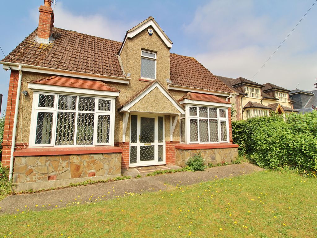 4 bed detached bungalow for sale in Drayton Lane, Drayton, Portsmouth