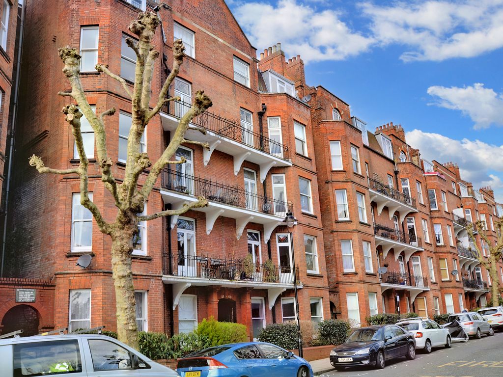 3 bed flat for sale in Lissenden Gardens, Parliament Hill, London NW5