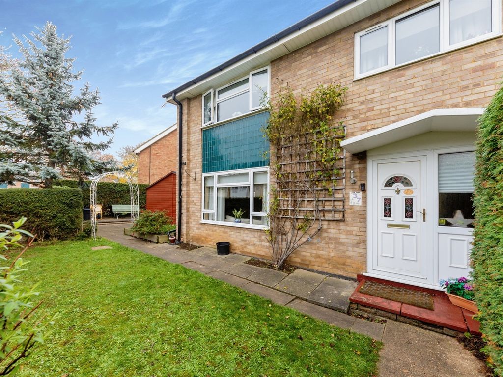 4 bed end terrace house for sale in Goldon, Letchworth Garden City SG6