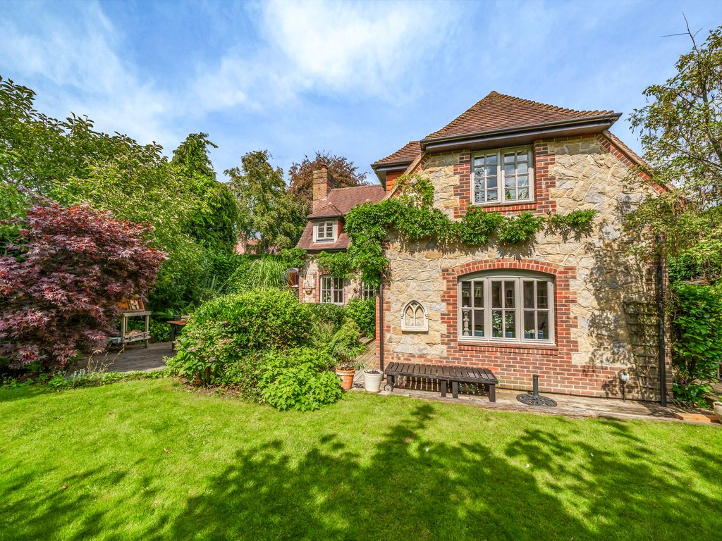 3 bed detached house for sale in Dodsley Grove, Midhurst GU29, £975,000