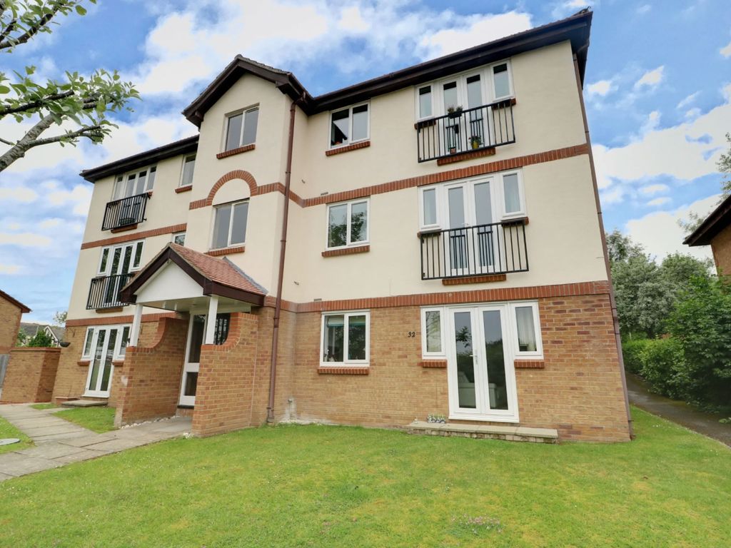 2 bed flat for sale in Lapin Lane, Basingstoke, Hampshire RG22, £